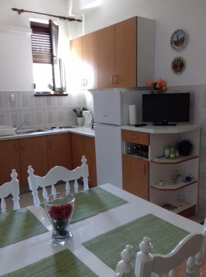 Guest House Perica Zara Esterno foto
